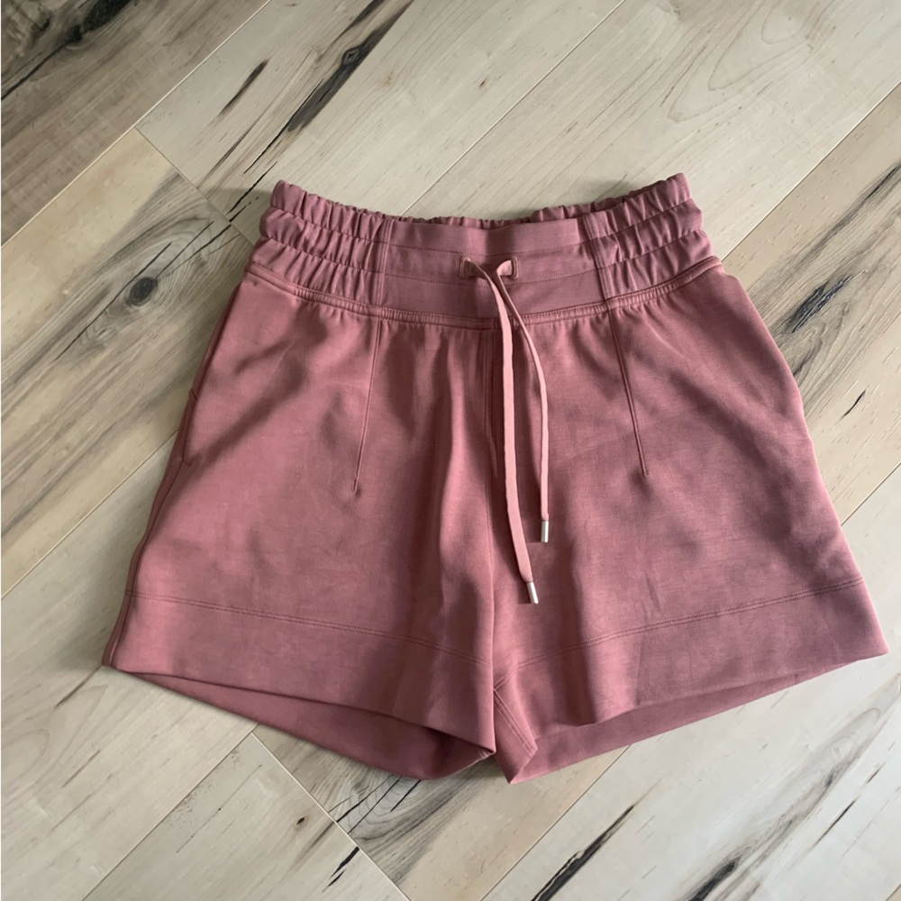 Lululemon soft ambitions high-rise shorts 4”.